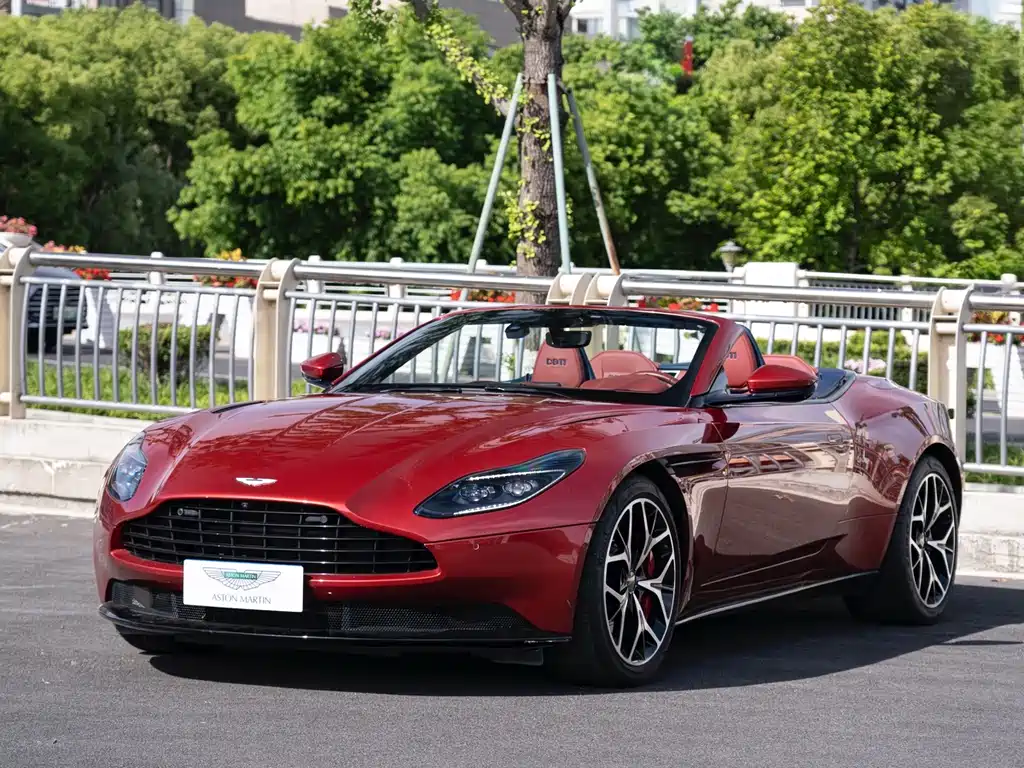 Aston Martin DB11 2018 — фото 1