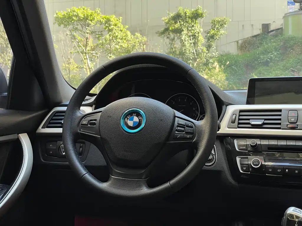 BMW 3 Series 2016 — фото 17
