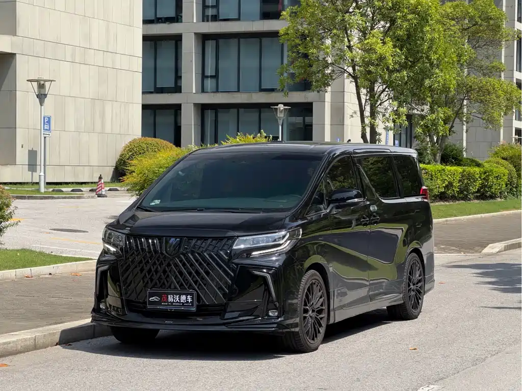 Toyota Alphard 2023 — фото 1