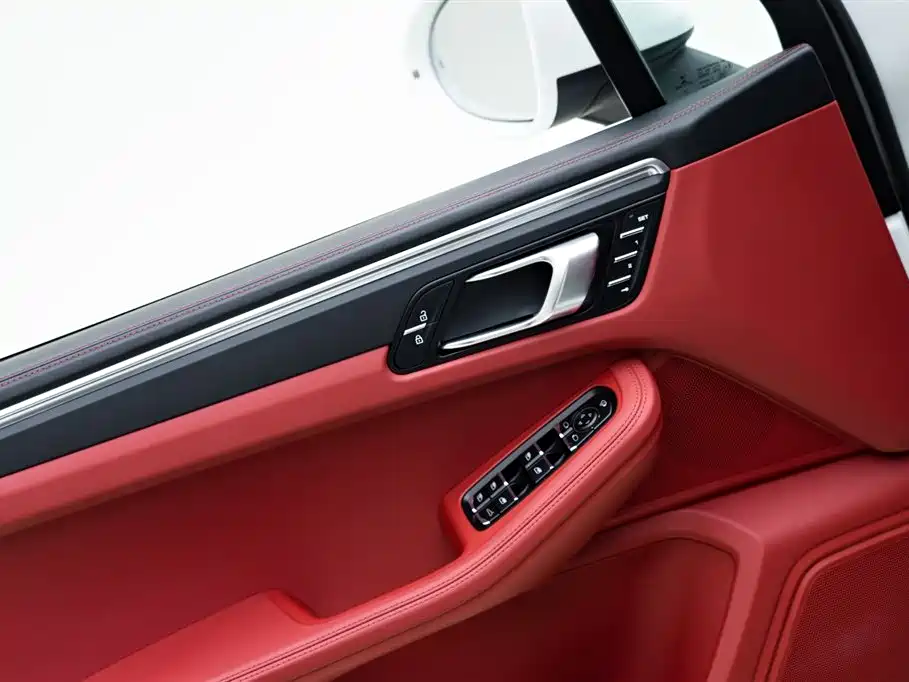 Porsche Macan 2019 — фото 15