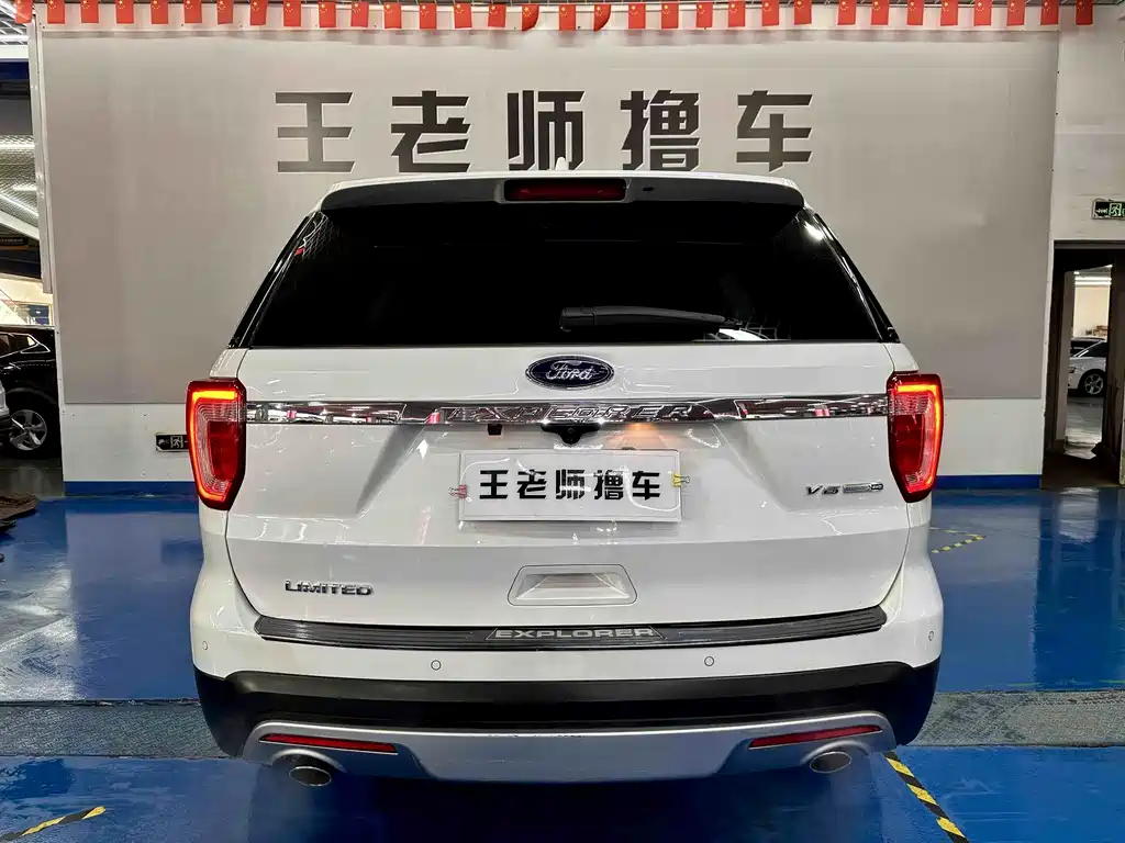 Ford Explorer 2018 — фото 16