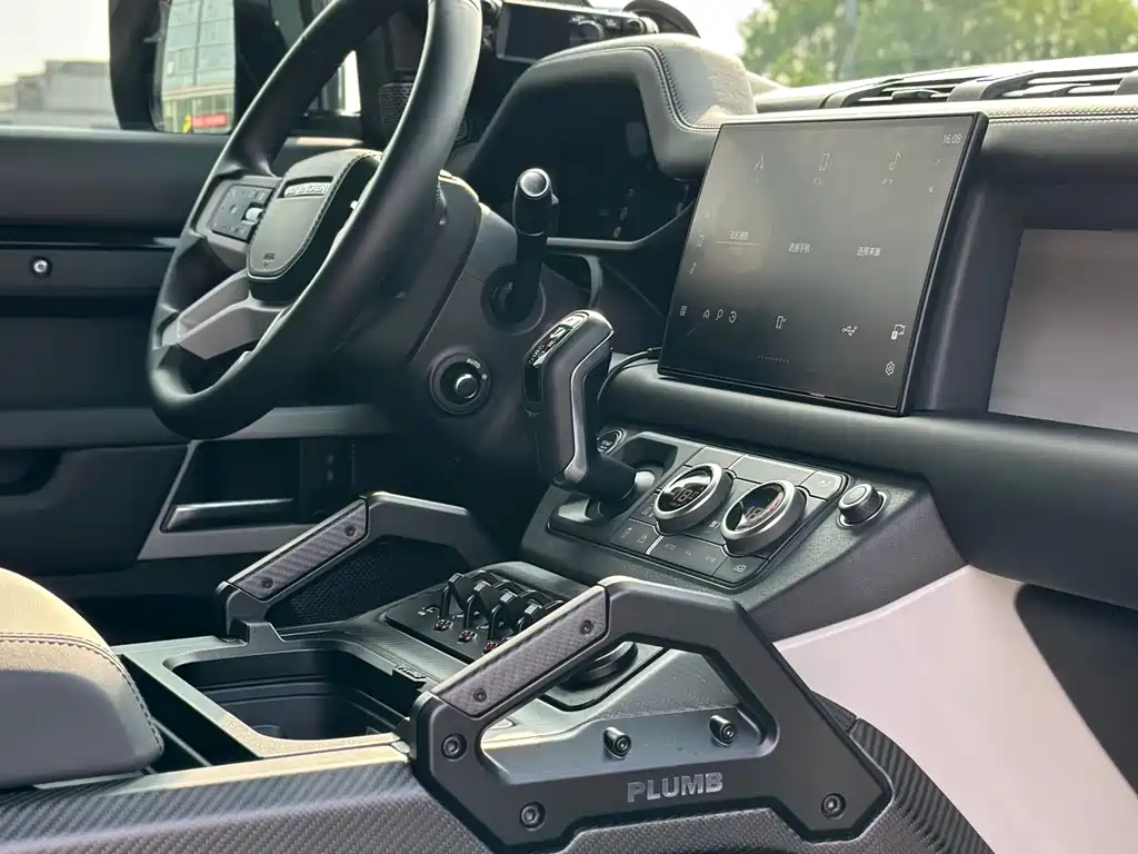 Land Rover Defender 2024 — фото 13