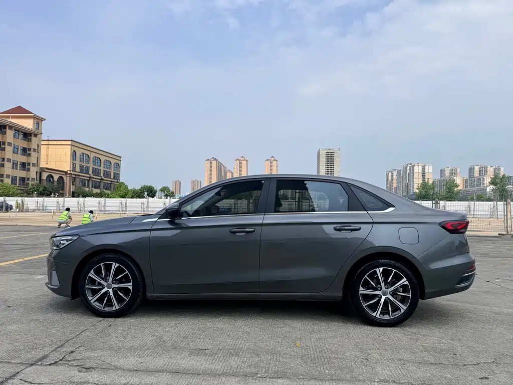 Geely Emgrand 2021 — фото 10