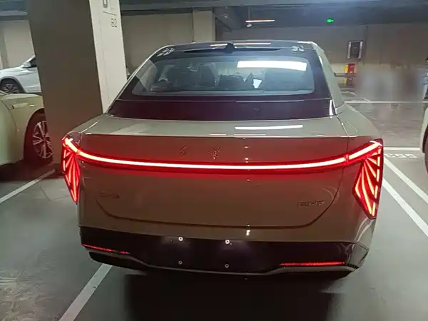 Hongqi EH7 2026