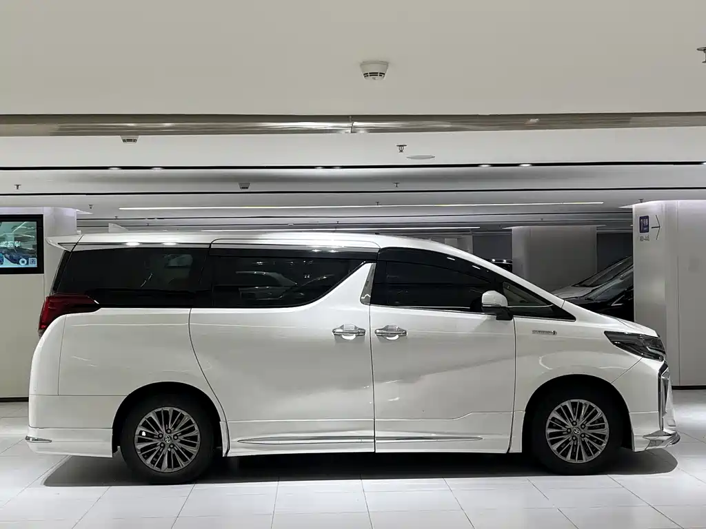 Toyota Alphard 2021 — фото 3