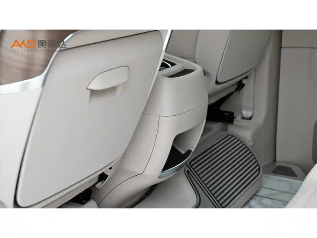 Mercedes-Benz V-Class 2023 — фото 10
