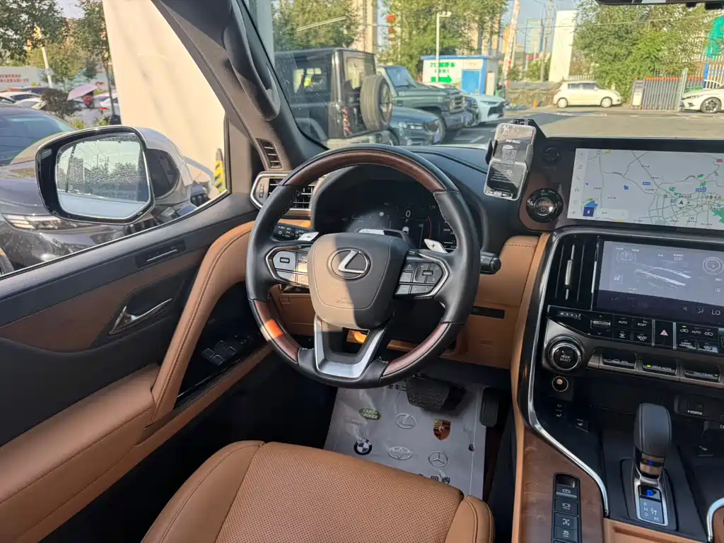 Lexus LX 2025