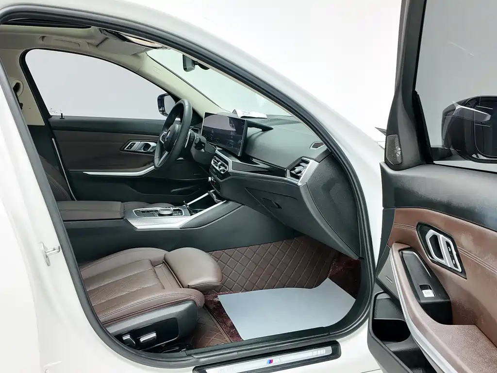 BMW 3 Series 2023 — фото 12