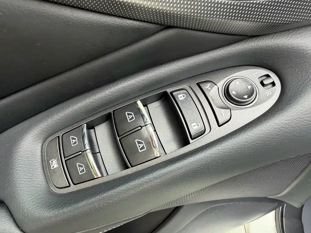 Infiniti Q50L 2017 — фото 22