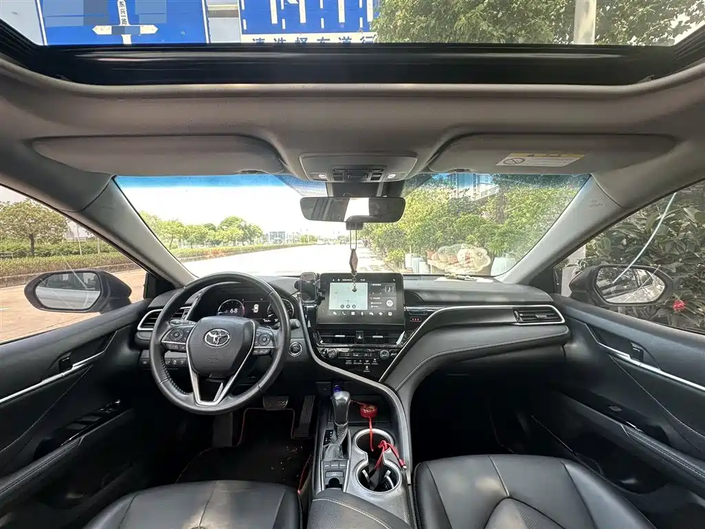 Toyota Camry 2023 — фото 3