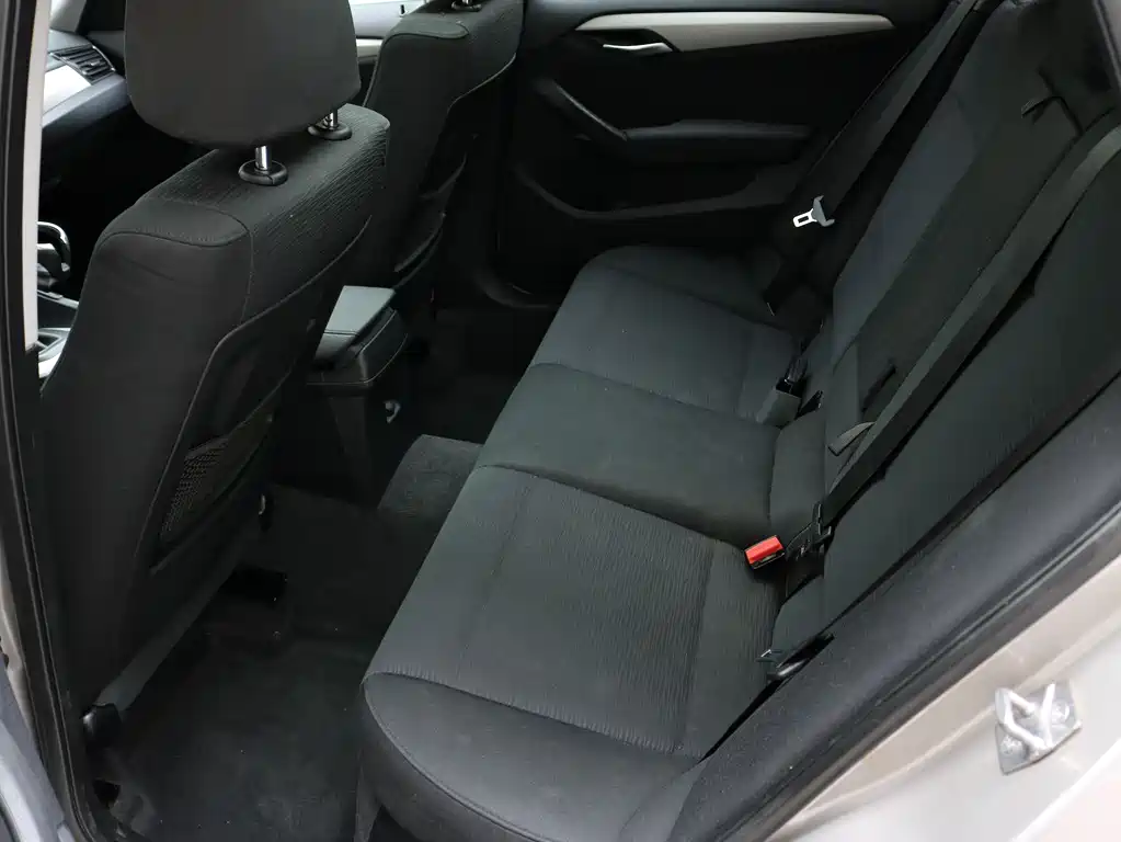 BMW X1 2012 — фото 12