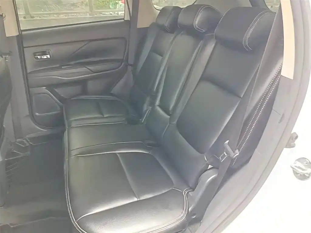 Mitsubishi Outlander 2021 — фото 17