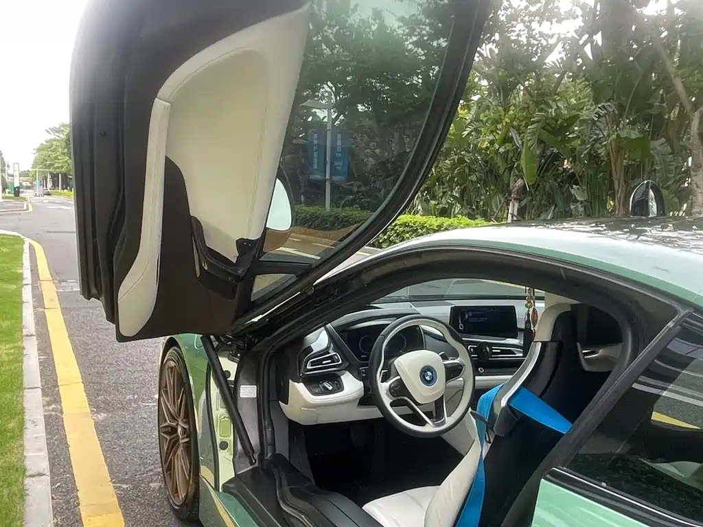 BMW i8 2016 — фото 11