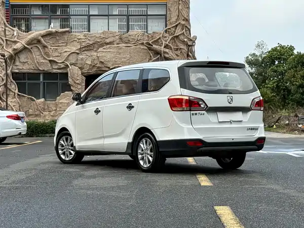 Baojun 730 2015