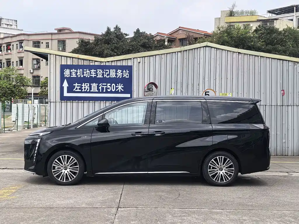 GAC Motor E8 PHEV 2024 — фото 15