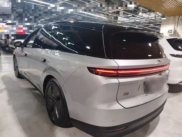 Li Auto i8 2026