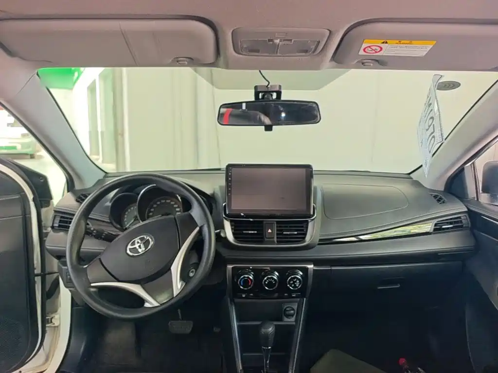 Toyota Yaris L 2021 — фото 10