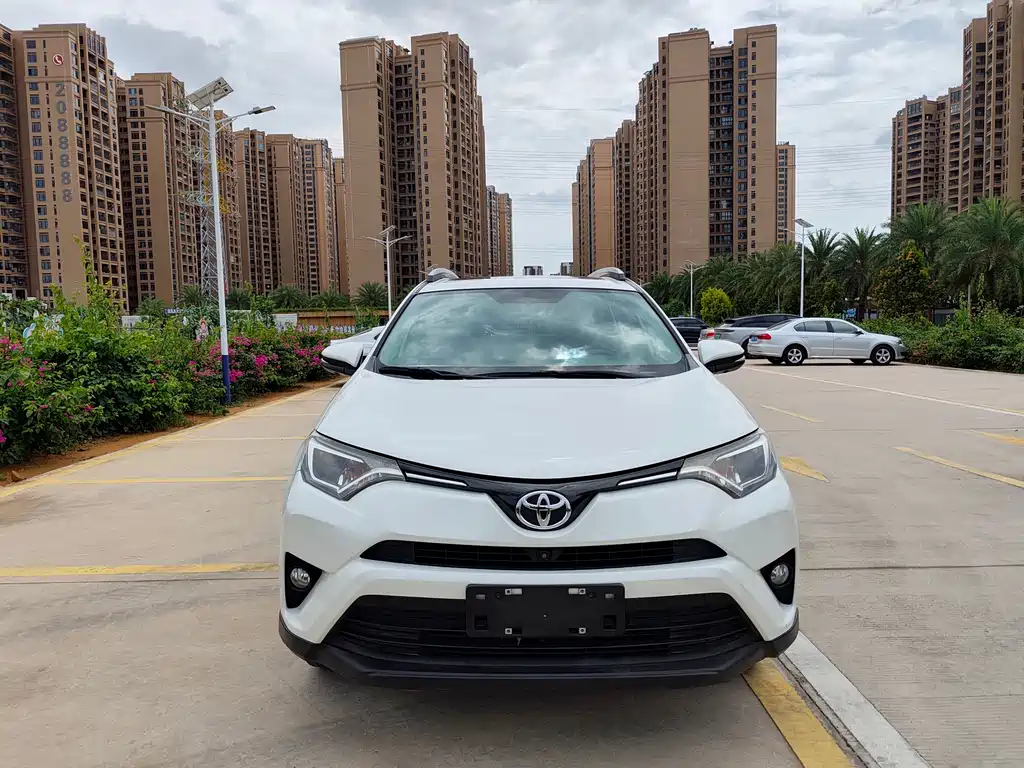 Toyota RAV4 2016 — фото 2