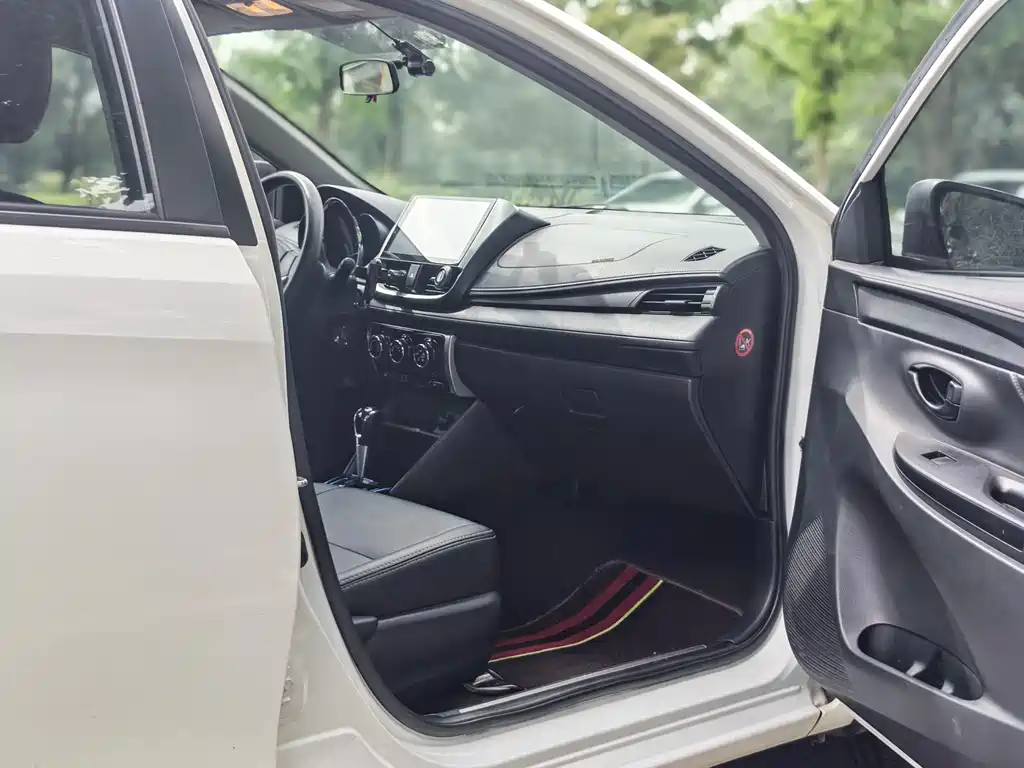 Toyota Yaris L 2019 — фото 15