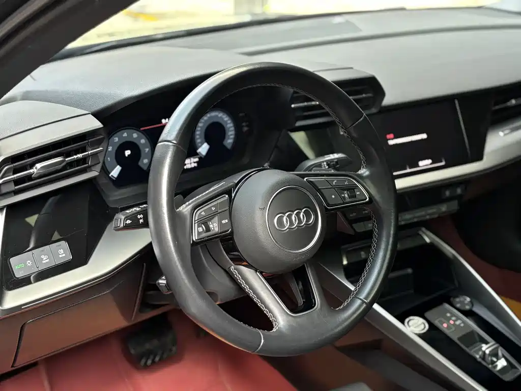 Audi A3 2024 — фото 11