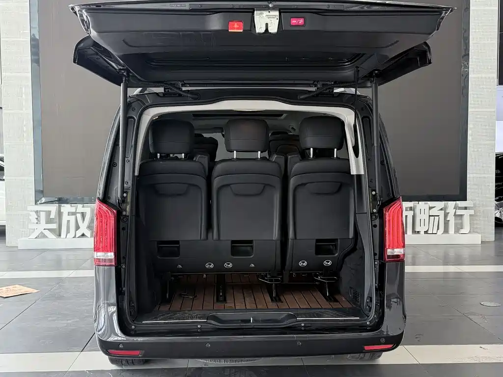 Mercedes-Benz V-Class 2021 — фото 29