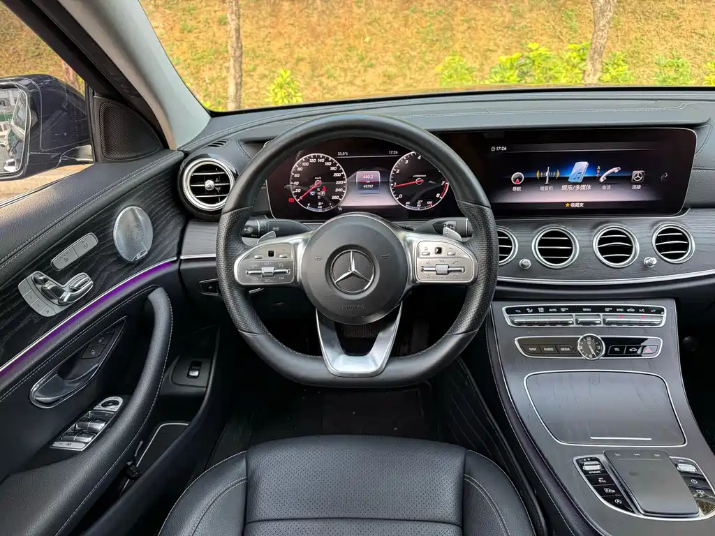 Mercedes-Benz E-Class 2019 — фото 20