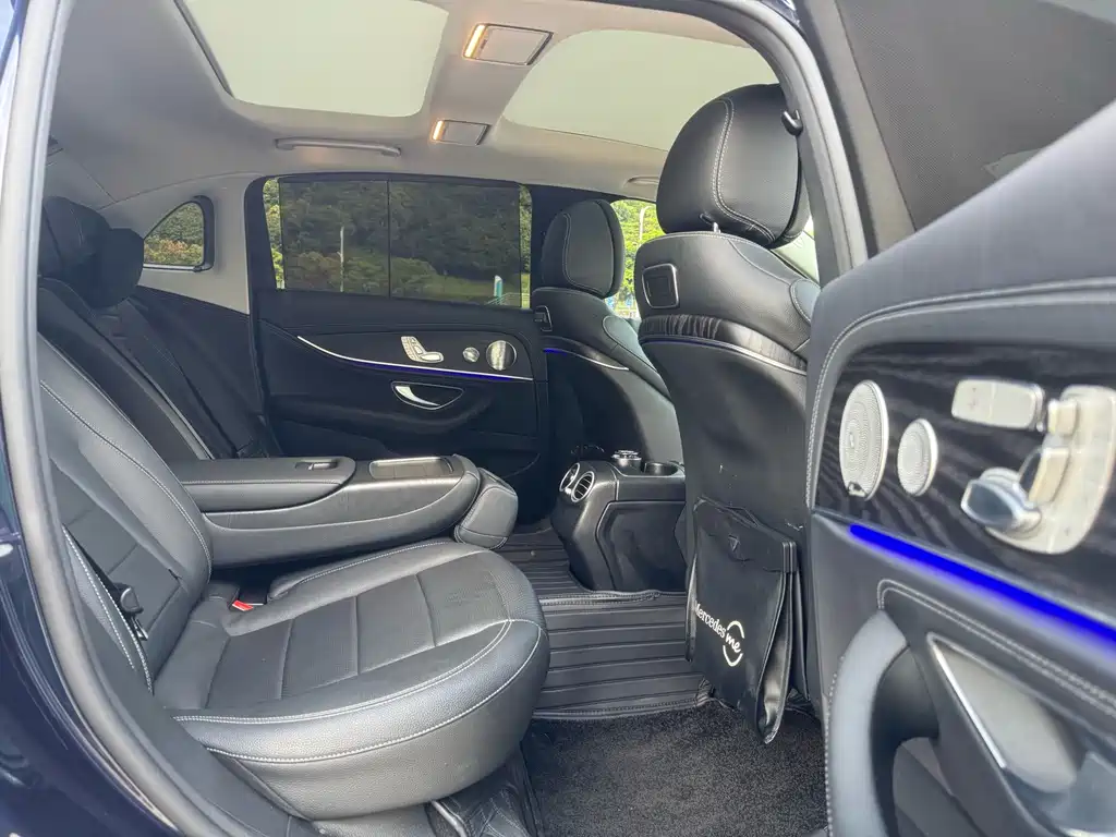 Mercedes-Benz E-Class 2019 — фото 18
