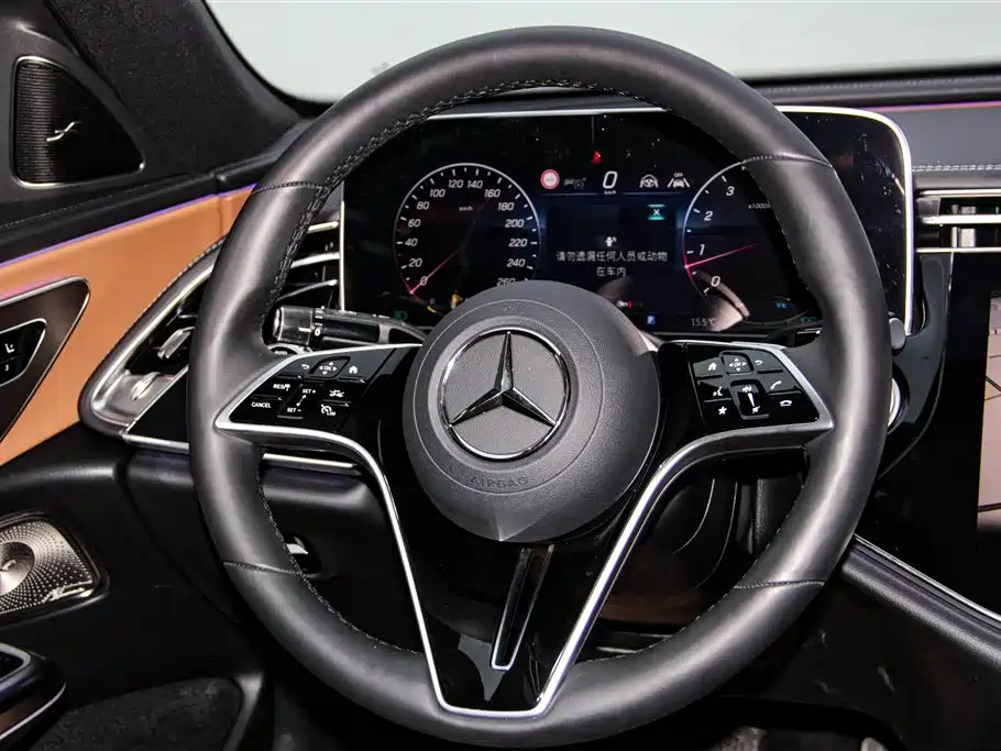Mercedes-Benz E-Class 2025 — фото 15