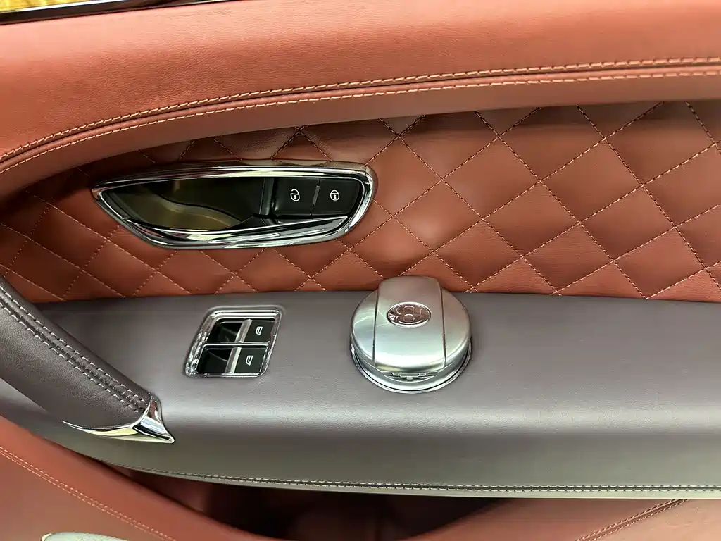 Bentley Bentayga 2017 — фото 19