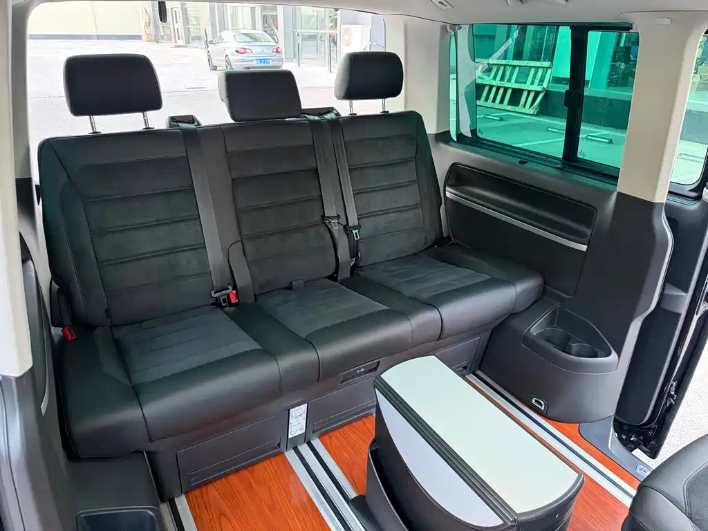 Volkswagen Multivan 2017 — фото 10