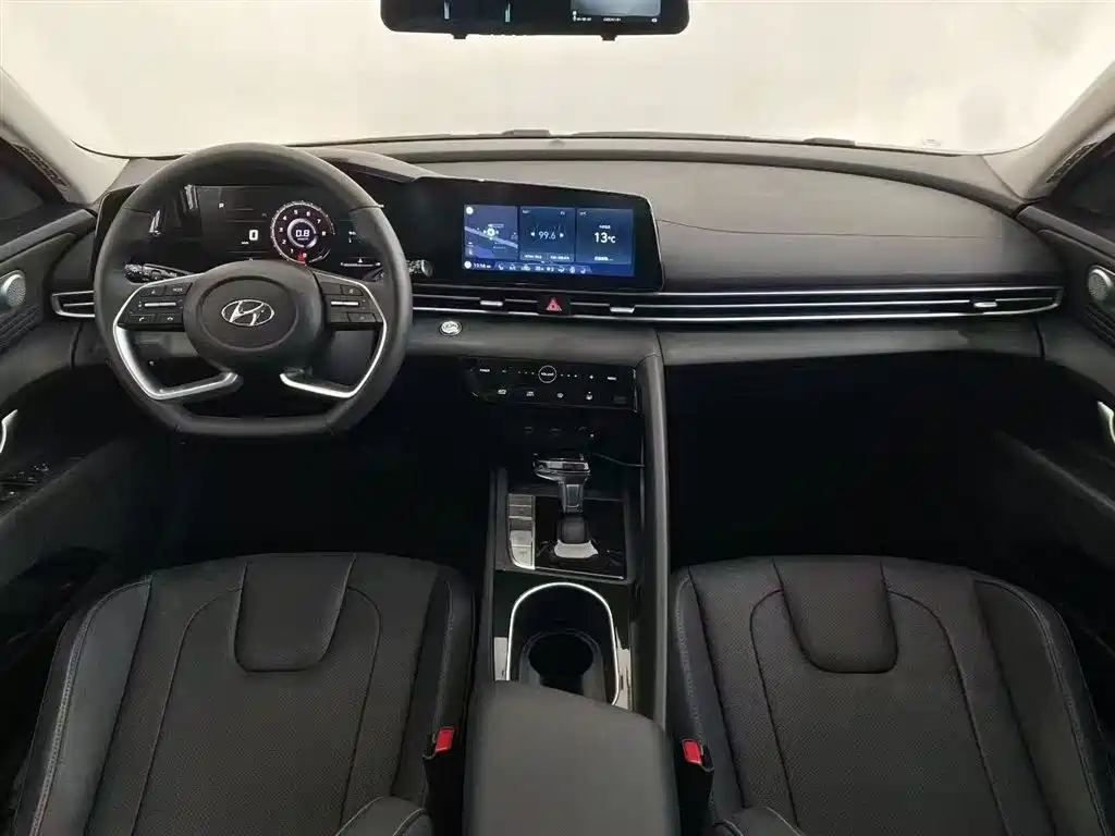 Hyundai Elantra 2022 — фото 13
