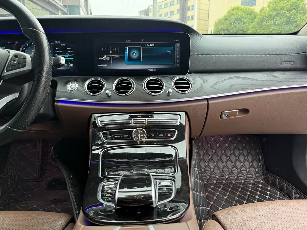 Mercedes-Benz E-Class 2017 — фото 17