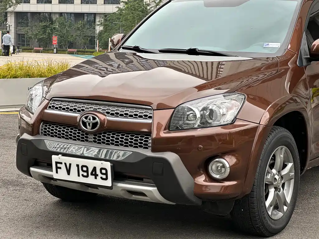 Toyota RAV4 2013 — фото 27