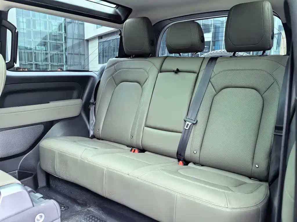 Land Rover Defender 2022 — фото 16