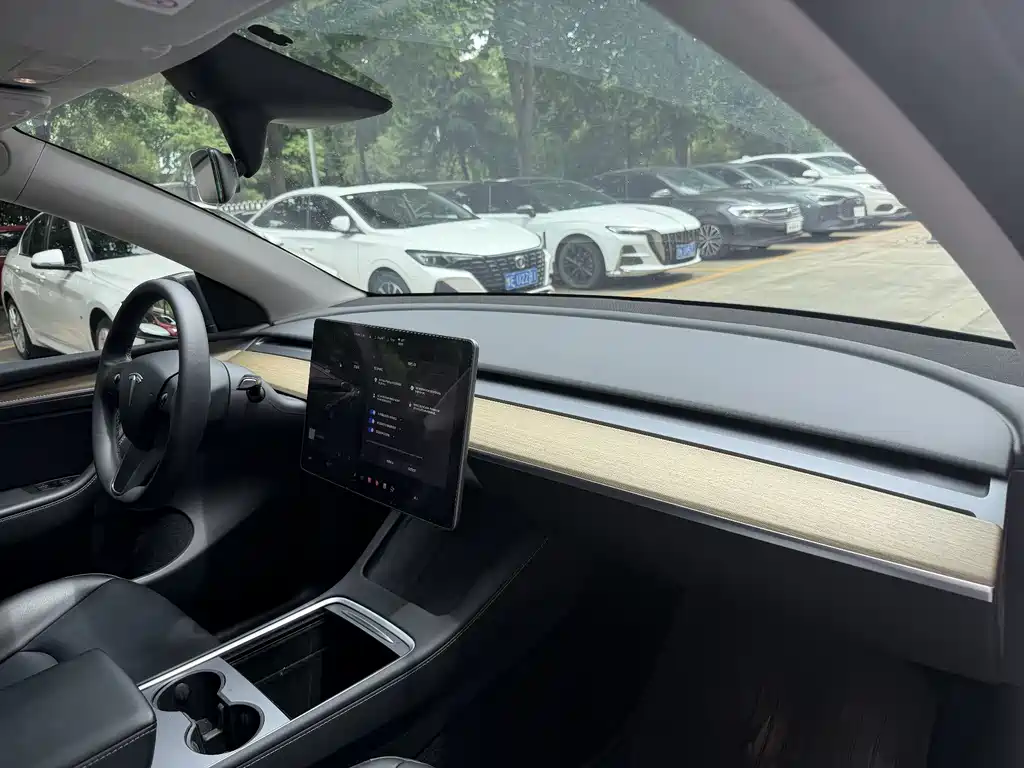 Tesla Model Y 2023 — фото 10