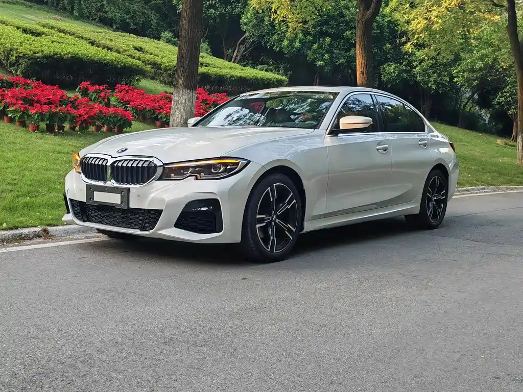 BMW 3 Series 2022 — фото 1