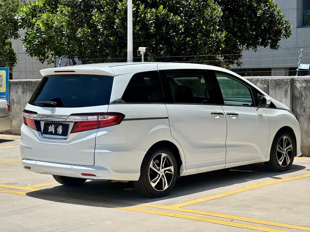 Honda Odyssey 2018 — фото 10