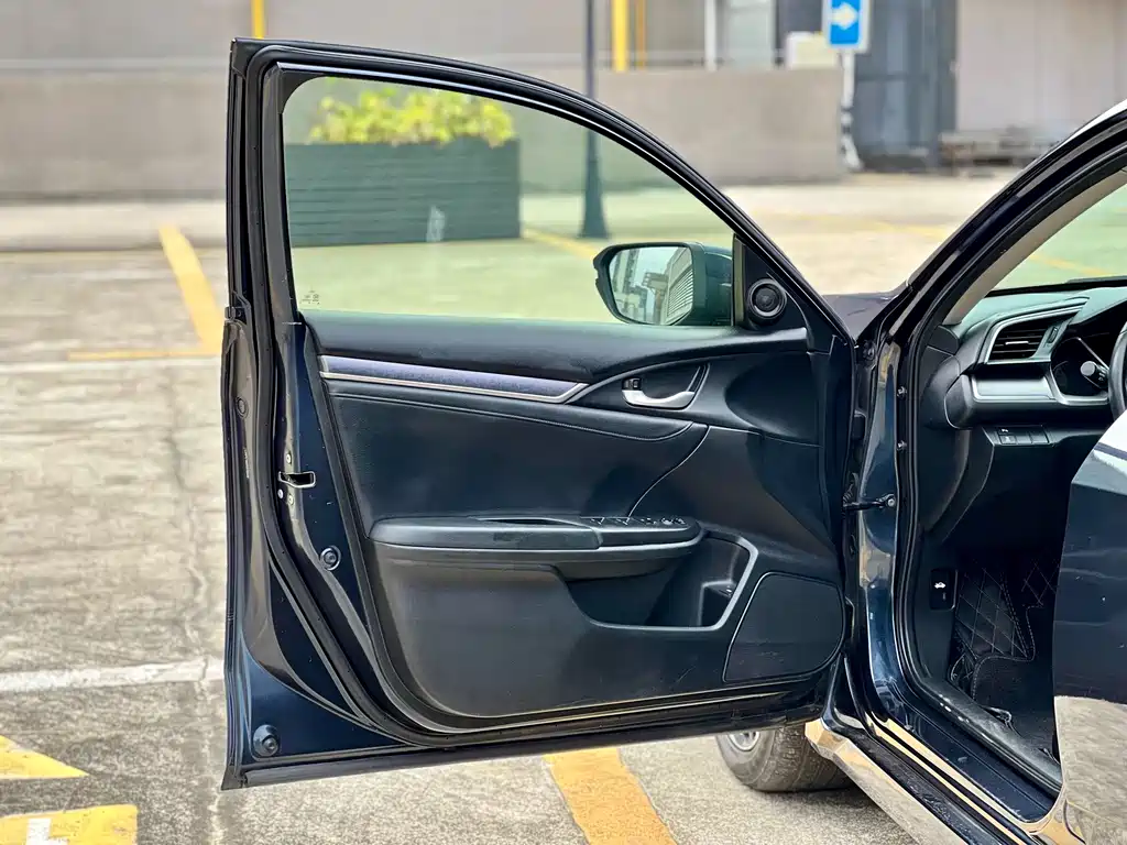 Honda Civic 2019 — фото 10