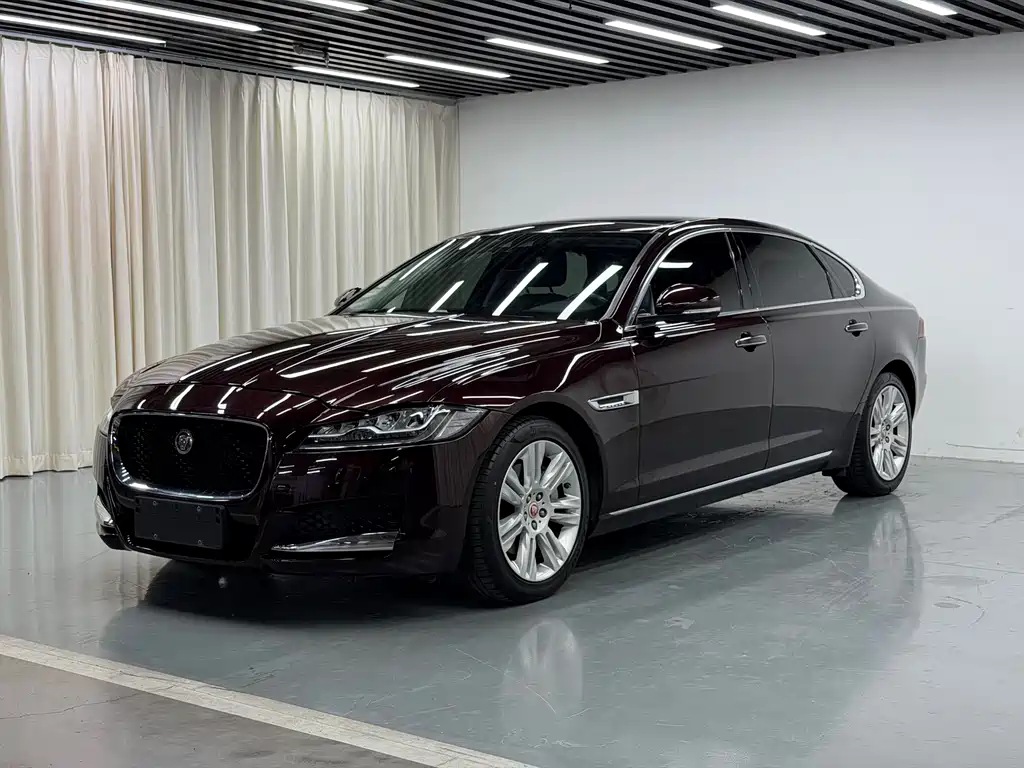 Jaguar XFL 2018 — фото 1