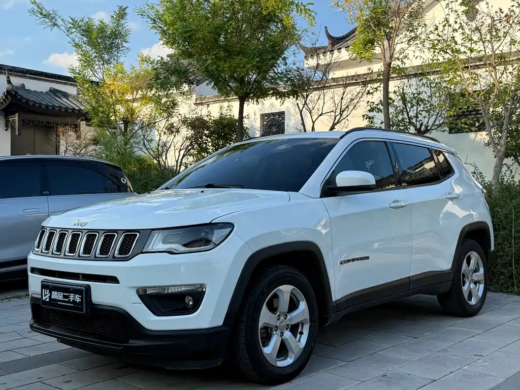 Jeep Compass 2018 — фото 1