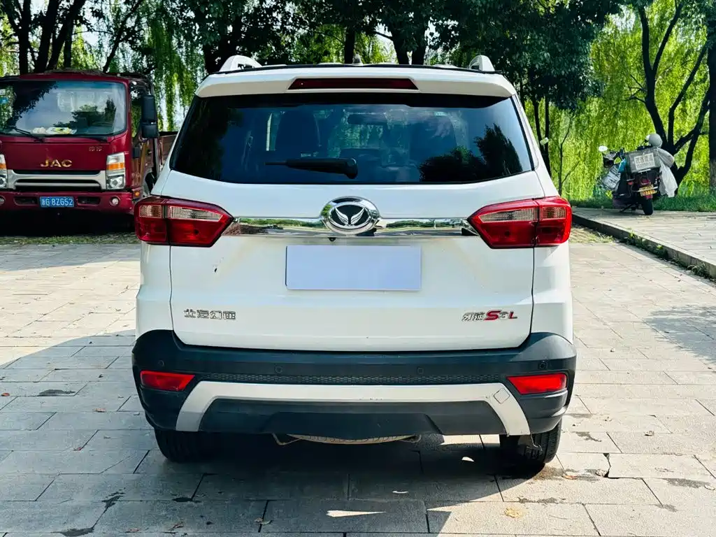 BAIC Huansu S3 2018 — фото 8