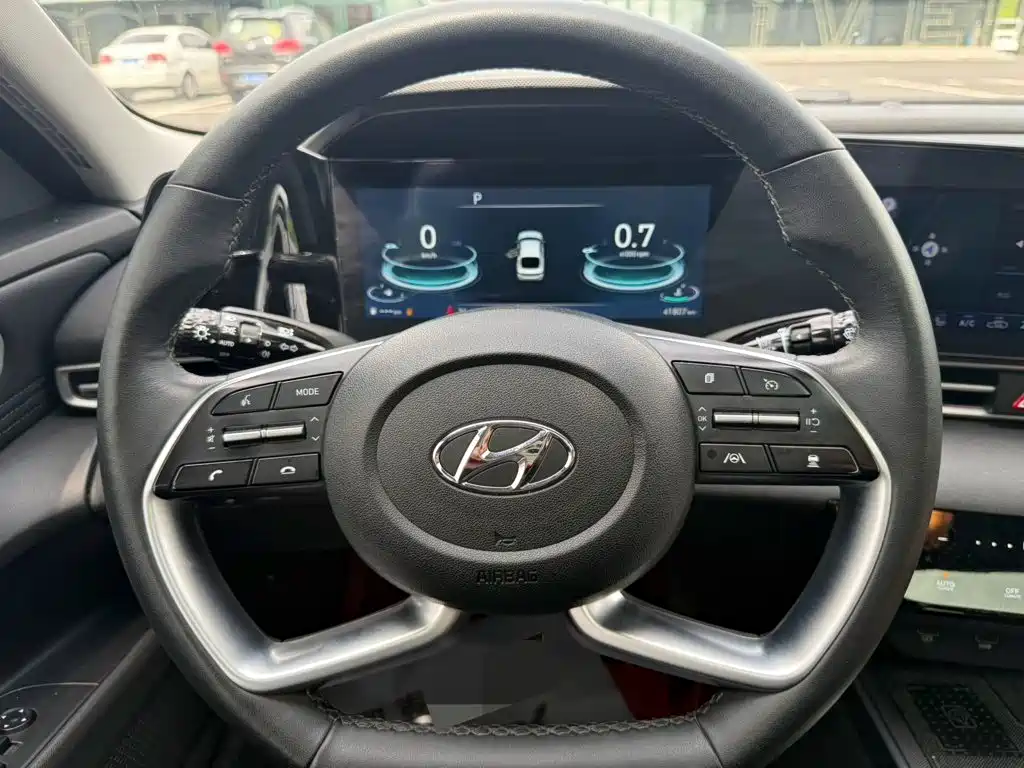 Hyundai Elantra 2022 — фото 16