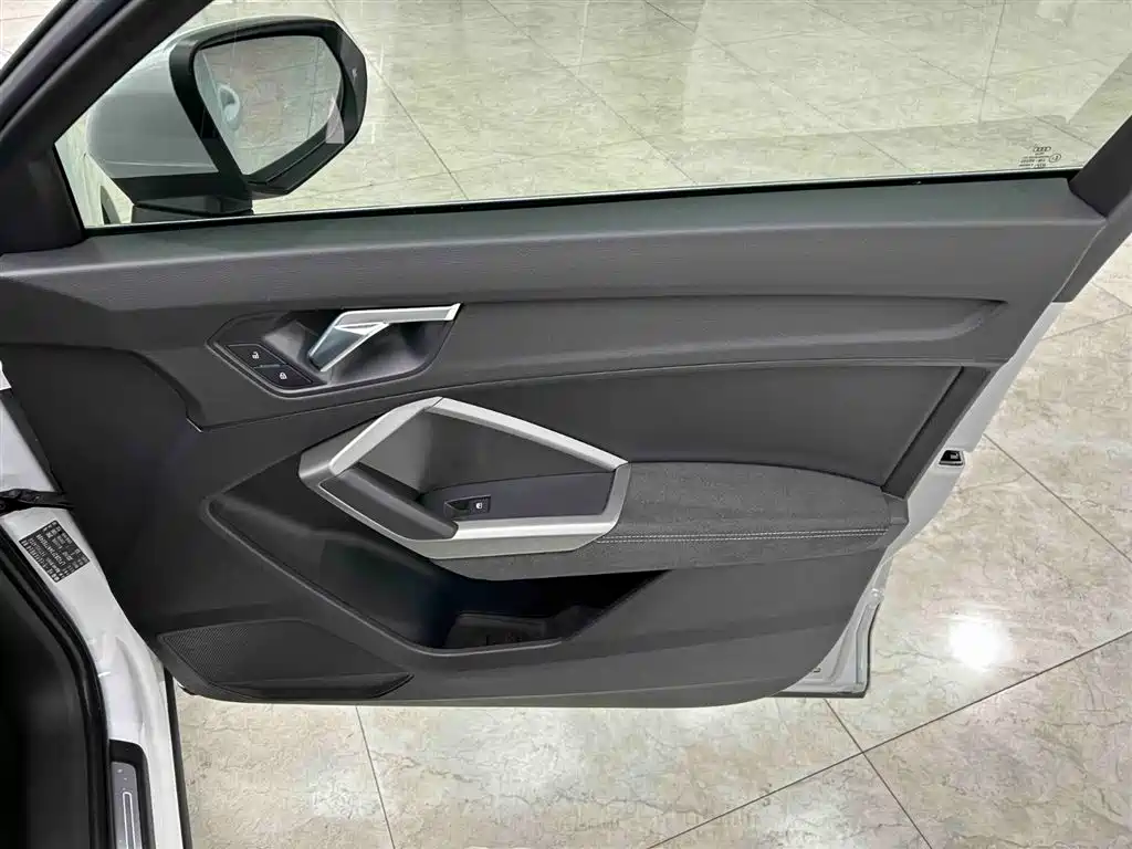Audi Q3 2023 — фото 12