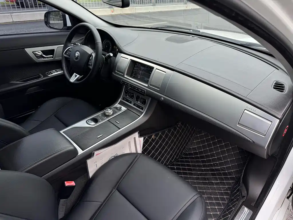 Jaguar XF 2014 — фото 9