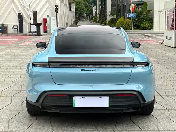 Porsche Taycan 2022