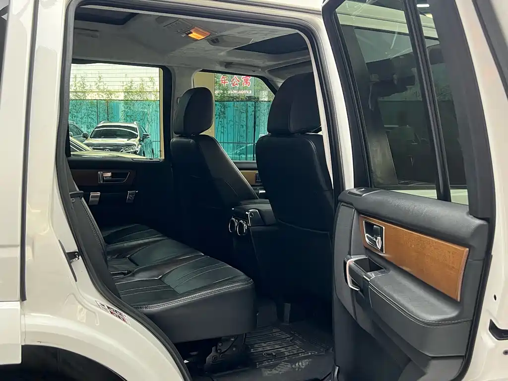 Land Rover Discovery 2013 — фото 18