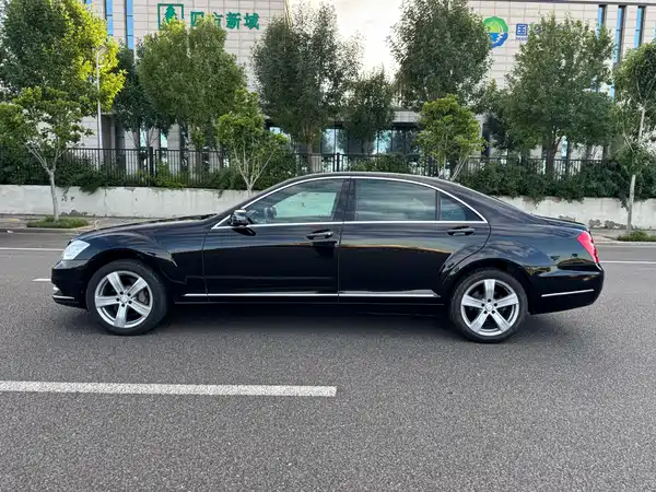 Mercedes-Benz S-Class 2012