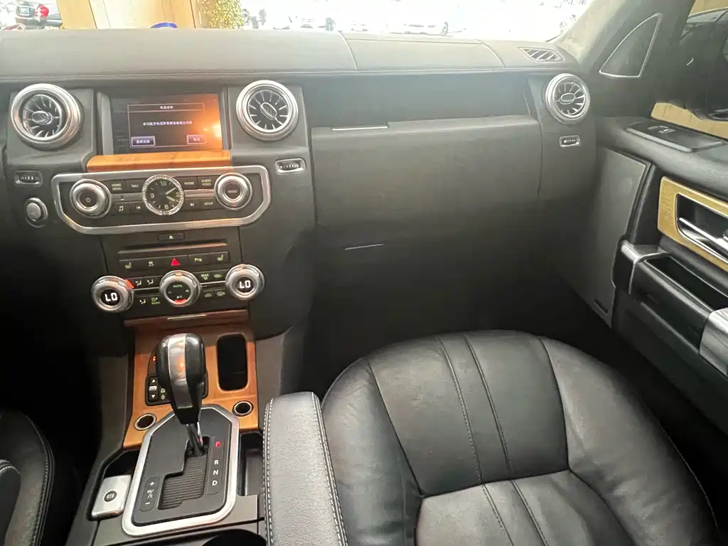 Land Rover Discovery 2013 — фото 30