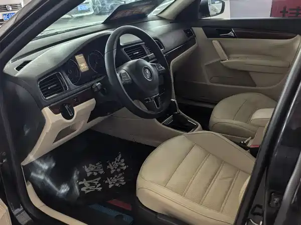 Volkswagen Lavida 2013