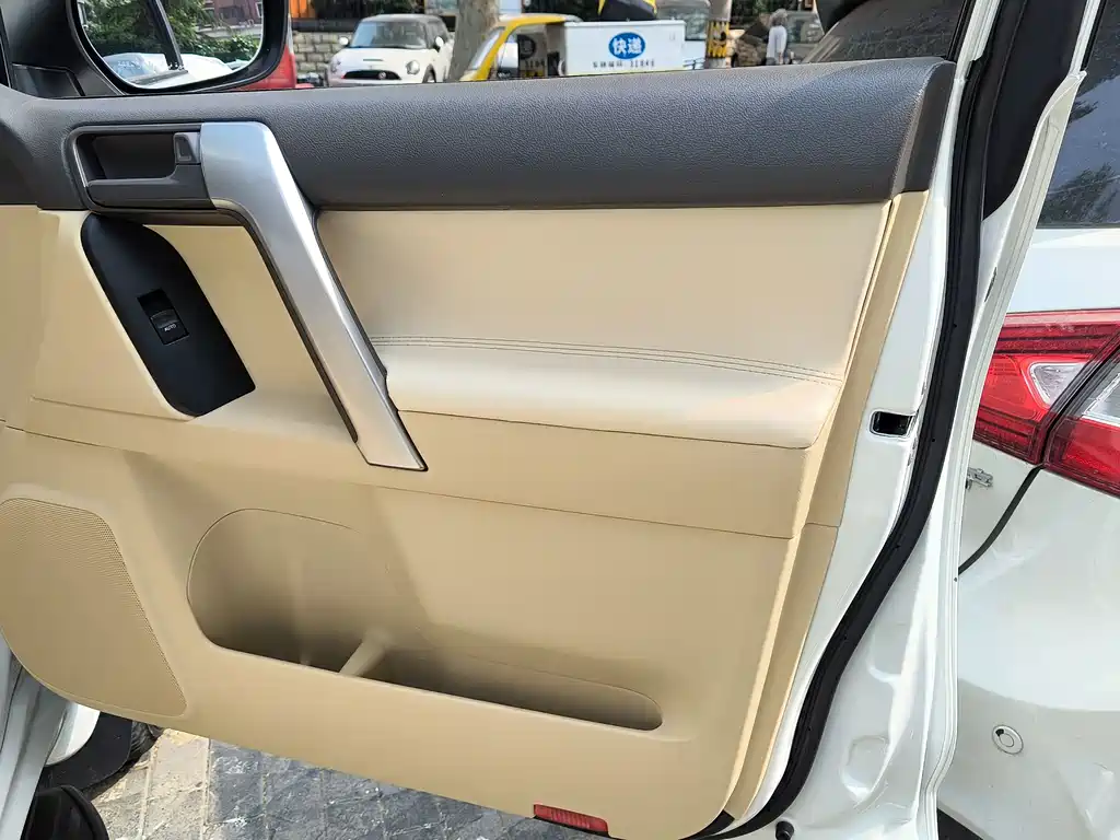 Toyota Prado 2017 — фото 13